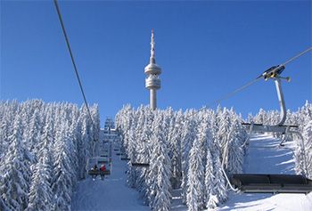 Подъем на креселке вверх в Пампорово